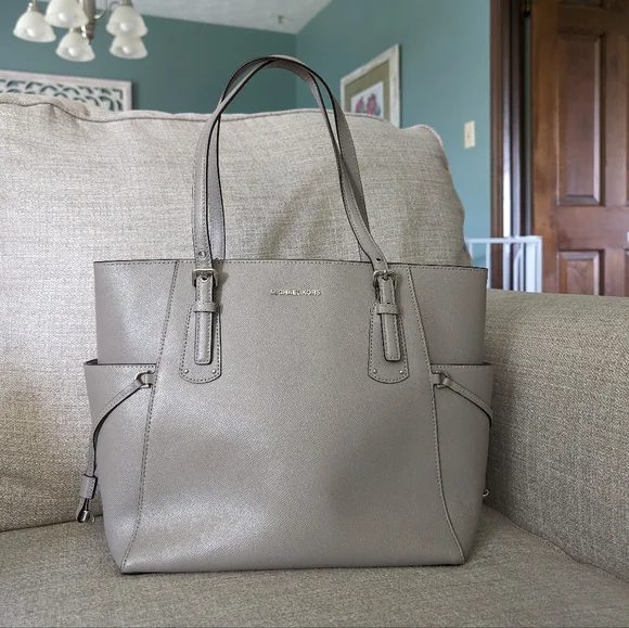 Michael Kors Voyager East West Crossgrain Leather Tote - Picture 4 of 11